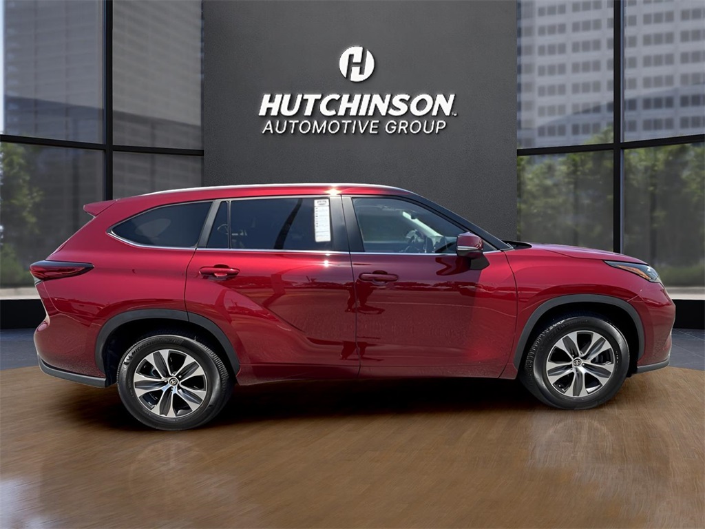 2023 Toyota Highlander XLE photo 8