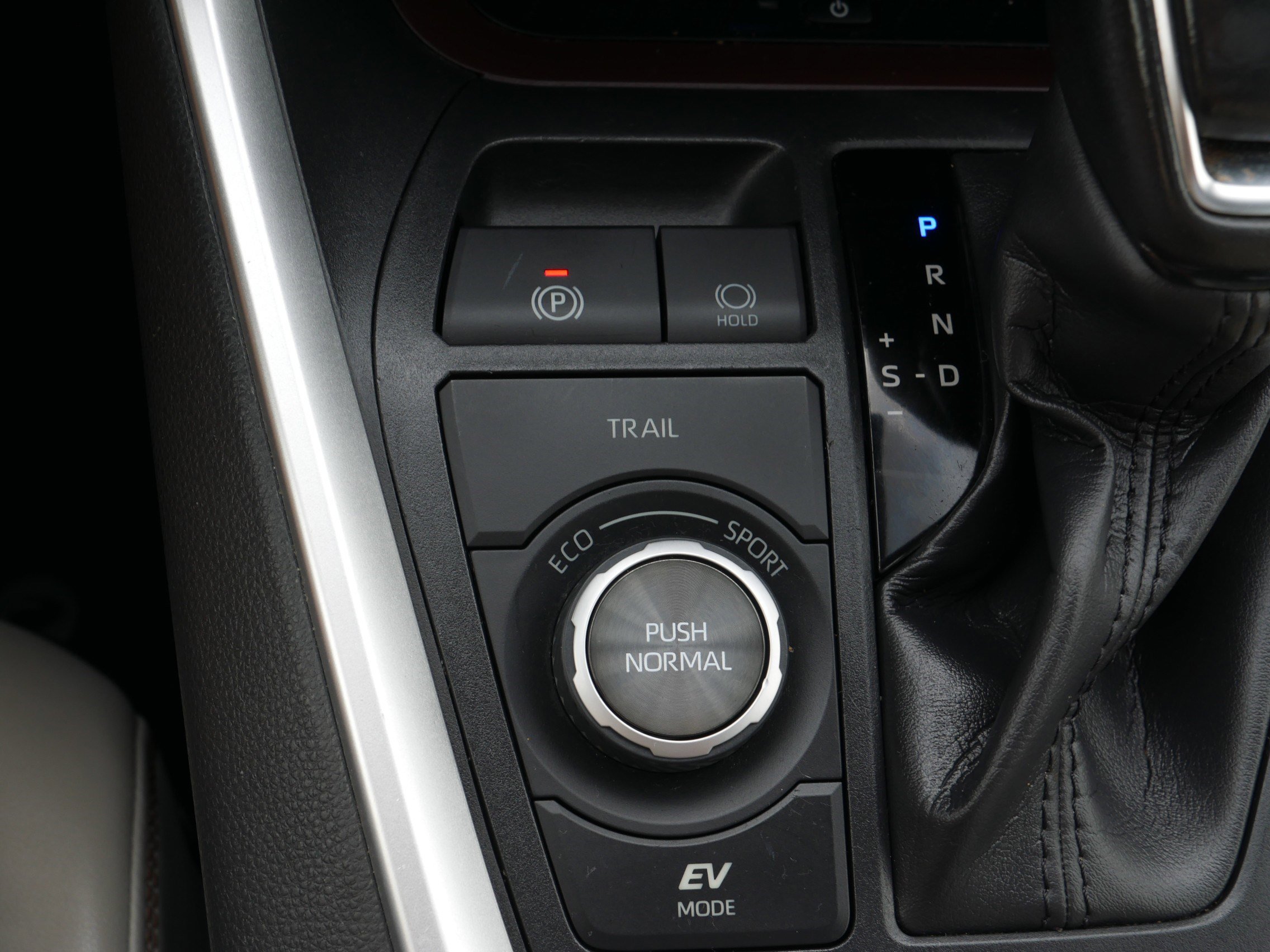2019 Toyota RAV4 Hybrid Limited photo 25