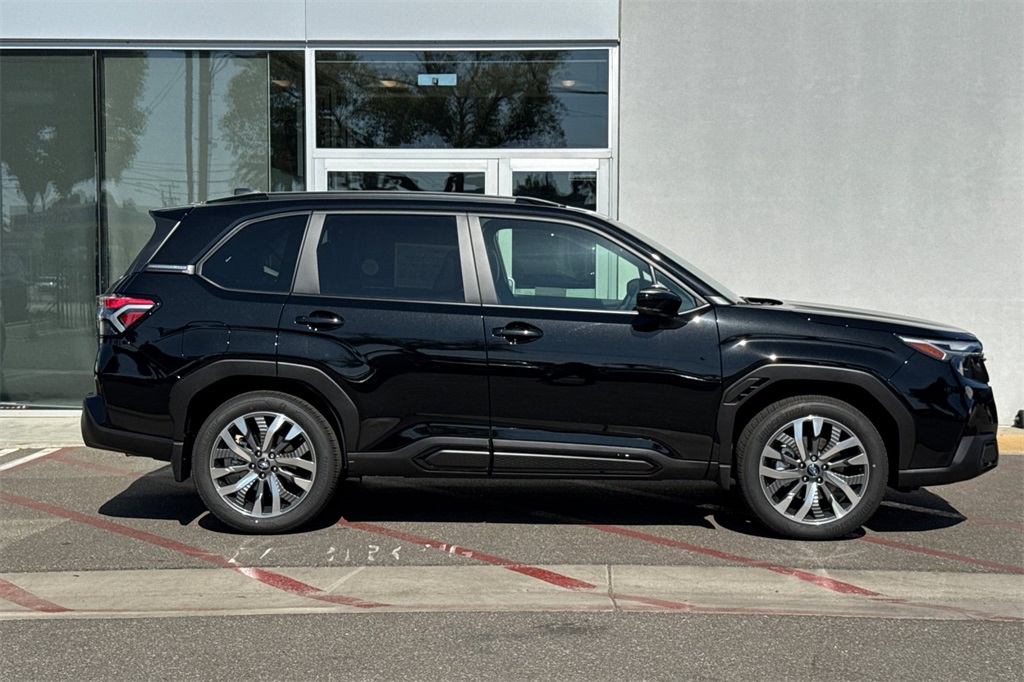 2025 Subaru Forester Touring photo 3