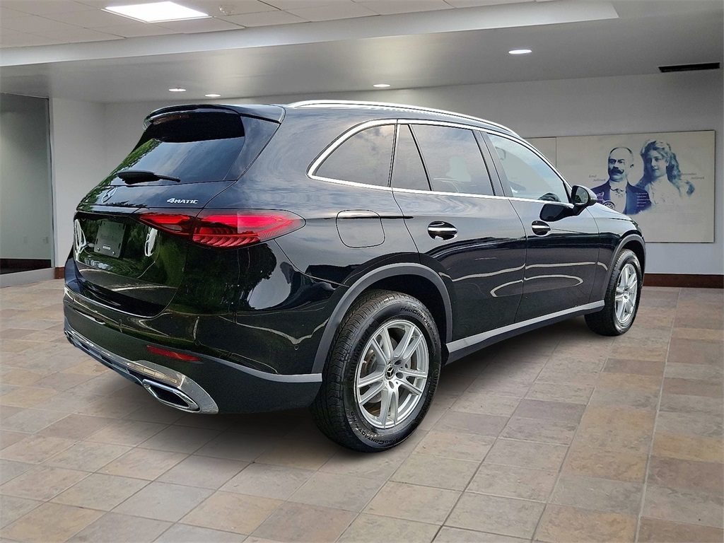 2025 Mercedes Benz GLC 300 4MATIC photo 4