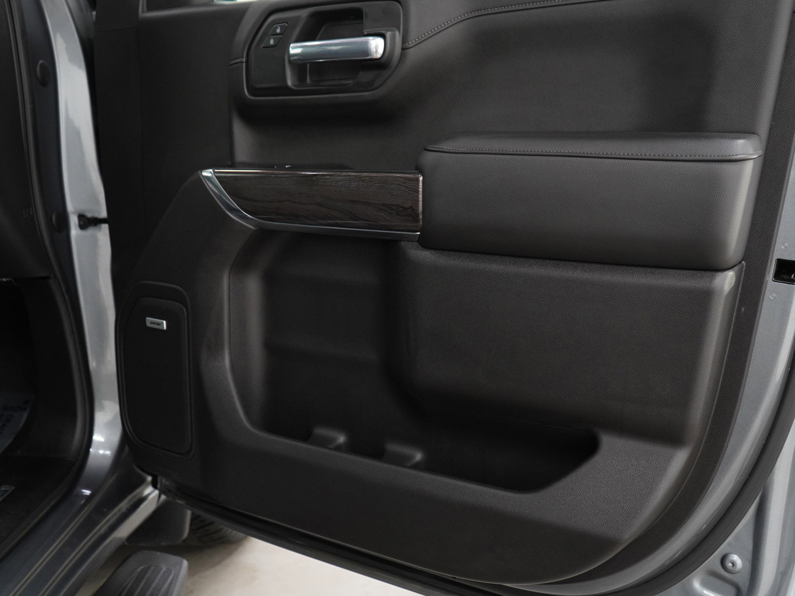 2020 Chevrolet Silverado 1500 LTZ photo 9