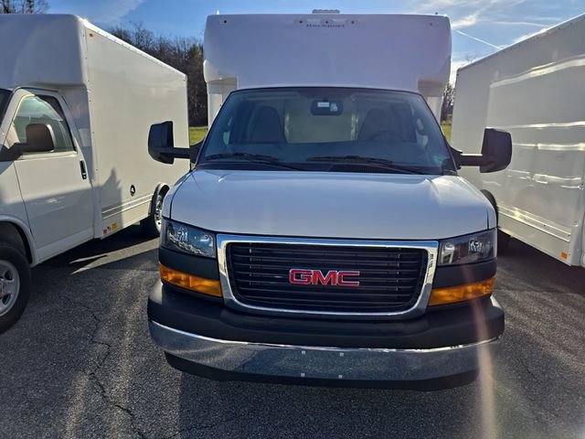 2025 Gmc Savana Cutaway photo 4