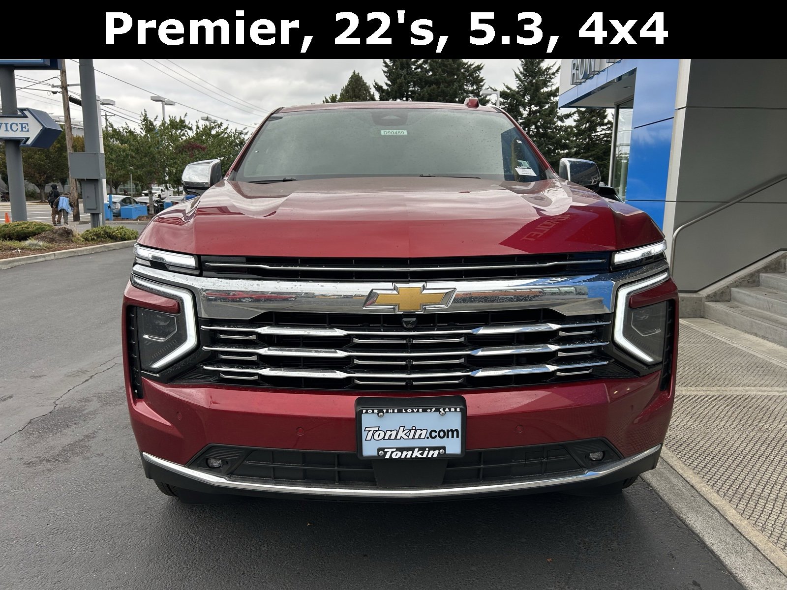 2025 Chevrolet Suburban Premier photo 2