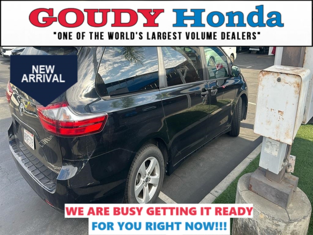 2020 Toyota Sienna L photo 3