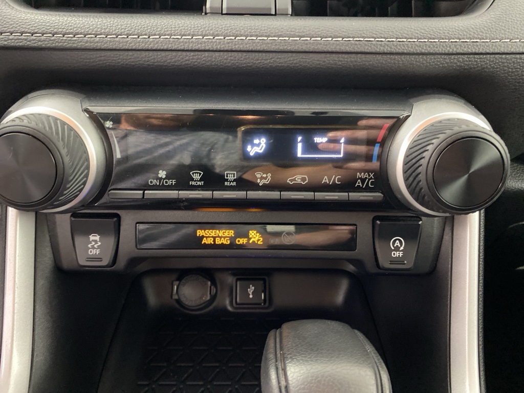 2021 Toyota RAV4 LE photo 6