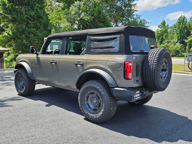 2025 Ford Bronco Base photo 6
