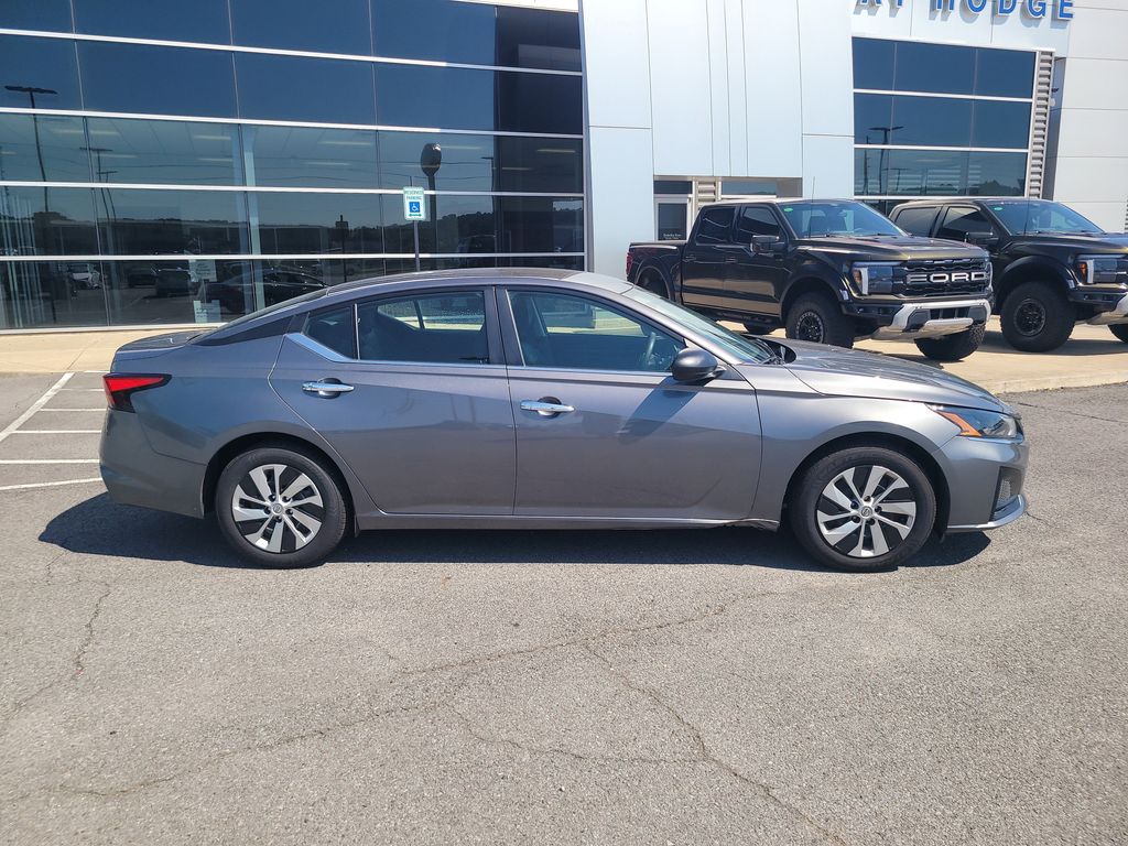 2024 Nissan Altima 2.5 S photo 2