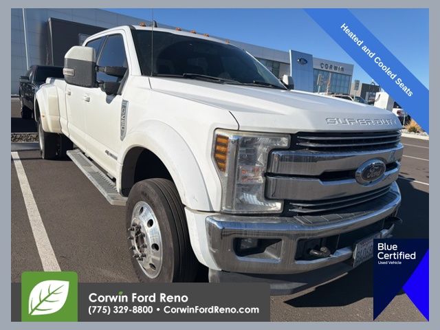 2019 Ford F-450 Super Duty Lariat's photo
