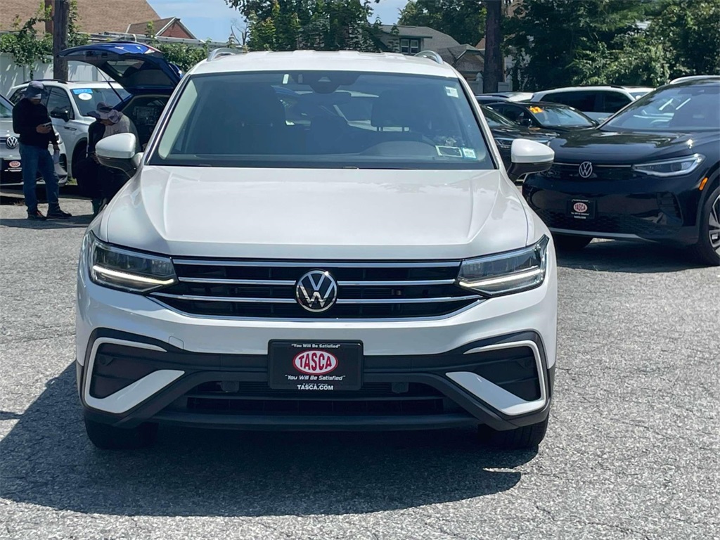 2023 Volkswagen Tiguan SE photo 2