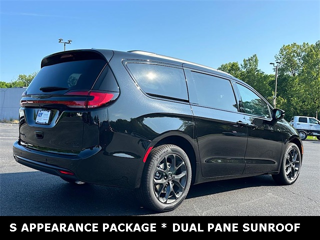 2026 Chrysler Pacifica Limited photo 4