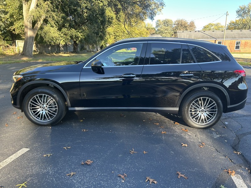 2025 Mercedes Benz GLC 300 4MATIC photo 4