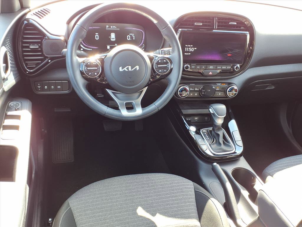 2023 Kia Soul EX photo 2