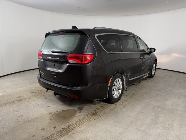 2018 Chrysler Pacifica Touring L photo 2