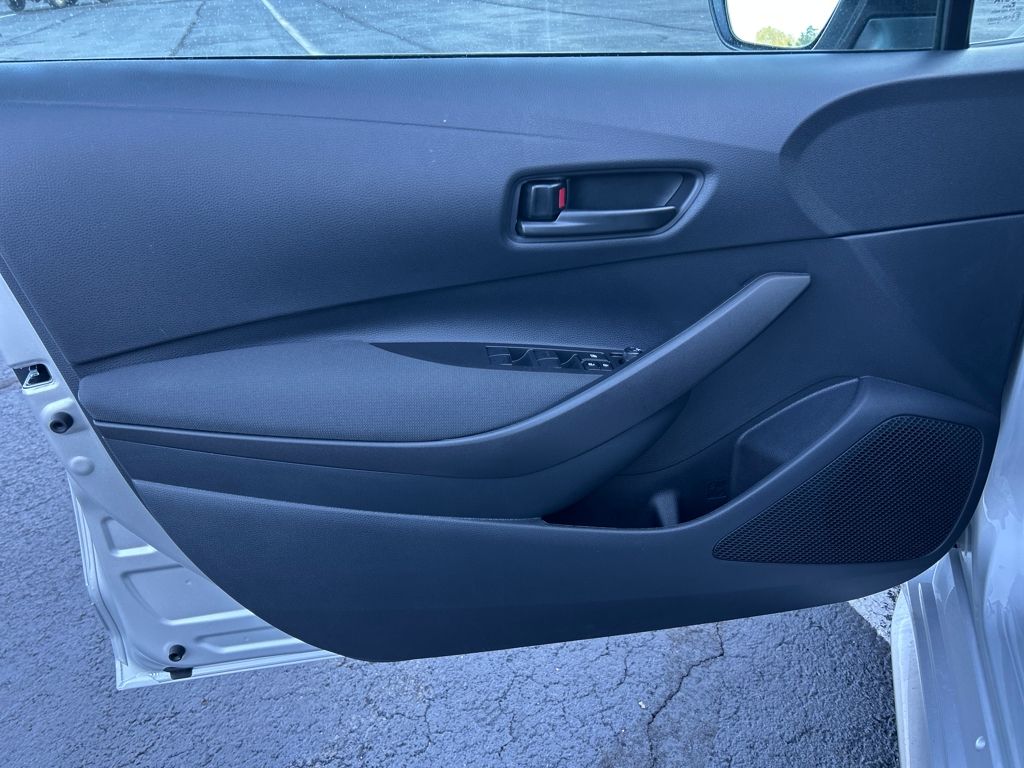 2025 Toyota Corolla LE photo 17