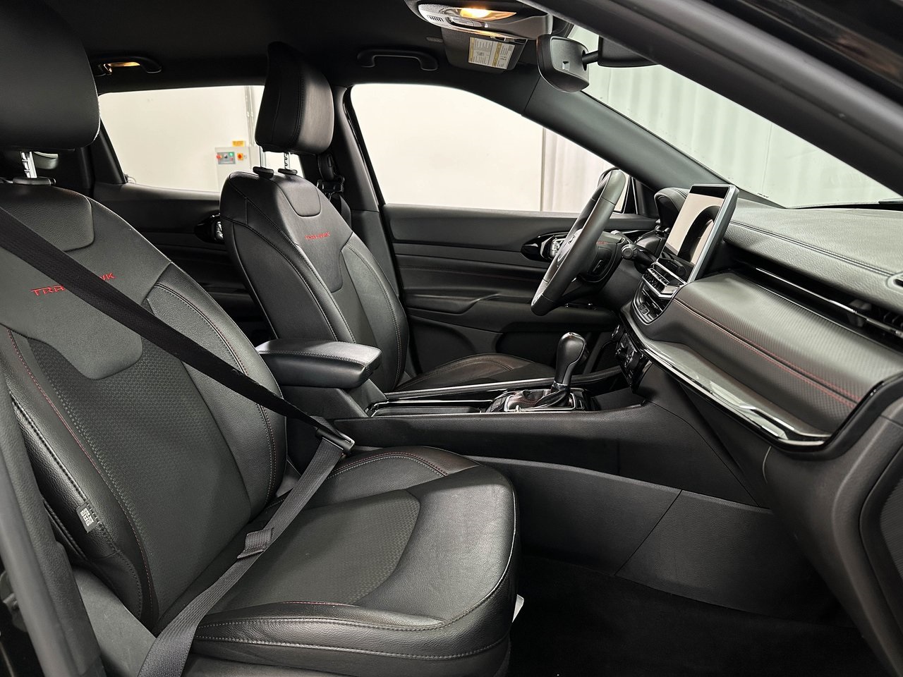 2024 Jeep Compass Trailhawk photo 3