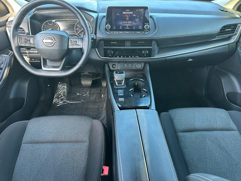 2025 Nissan Rogue SV photo 9