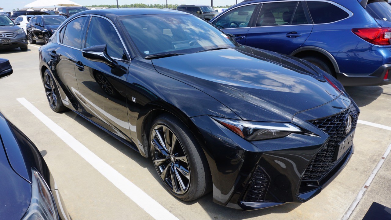 2022 Lexus IS F SPORT photo 2