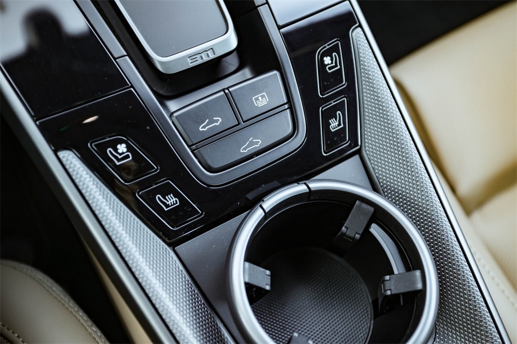 Used 2024 Agate Grey Metallic Porsche Carrera image 31