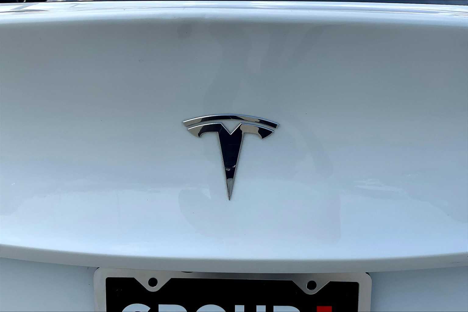 2024 Tesla Model Y Long Range photo 9