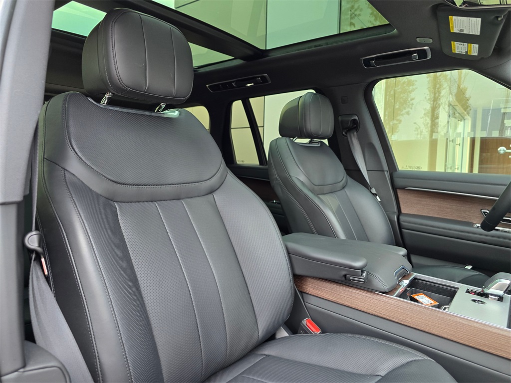 2025 Land Rover Range Rover SE photo 27