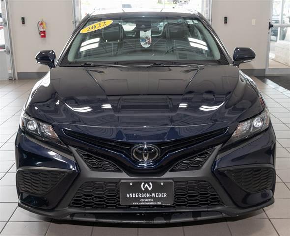 2022 Toyota Camry SE photo 3
