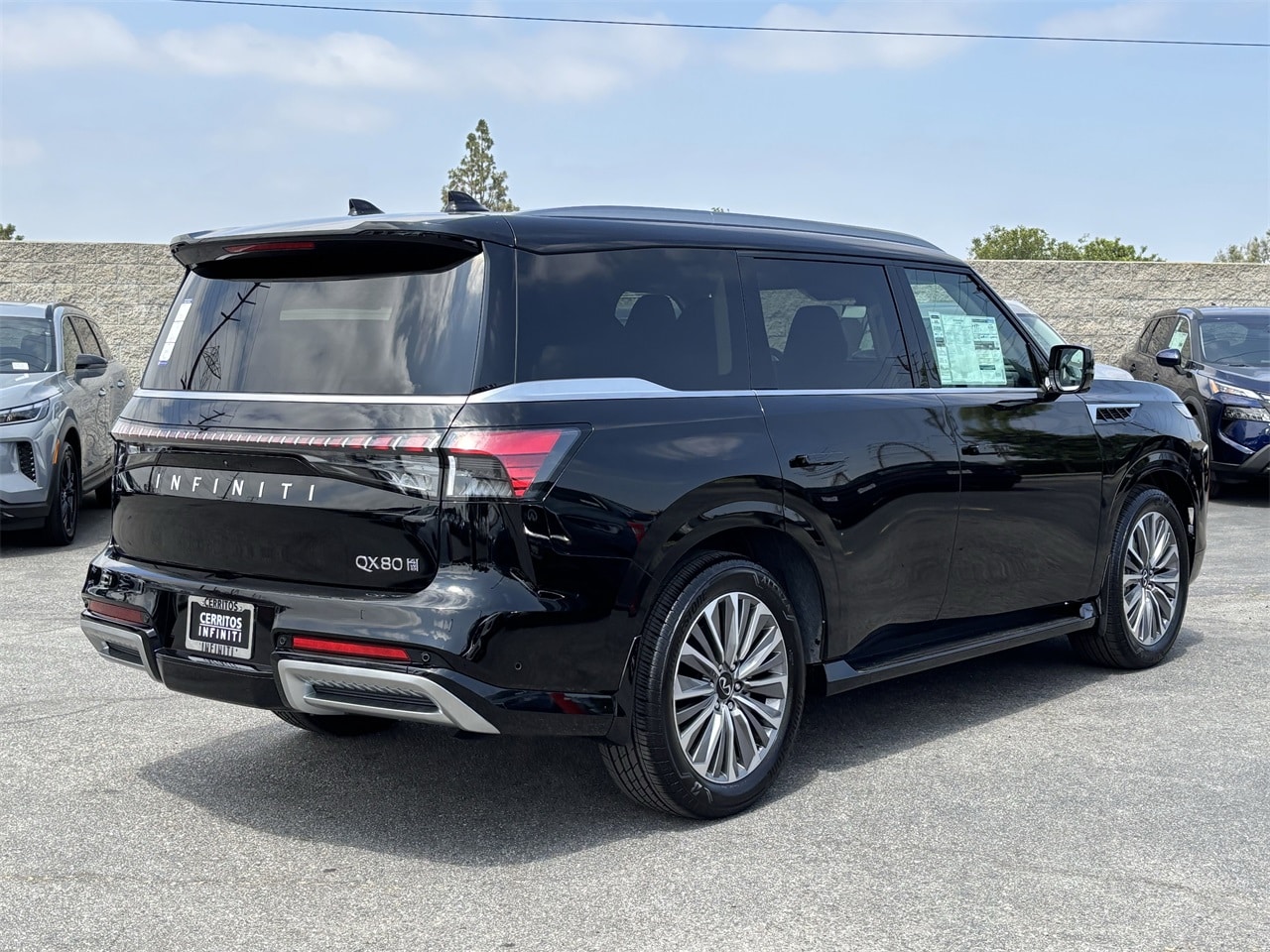 2025 Infiniti QX80 Luxe photo 4