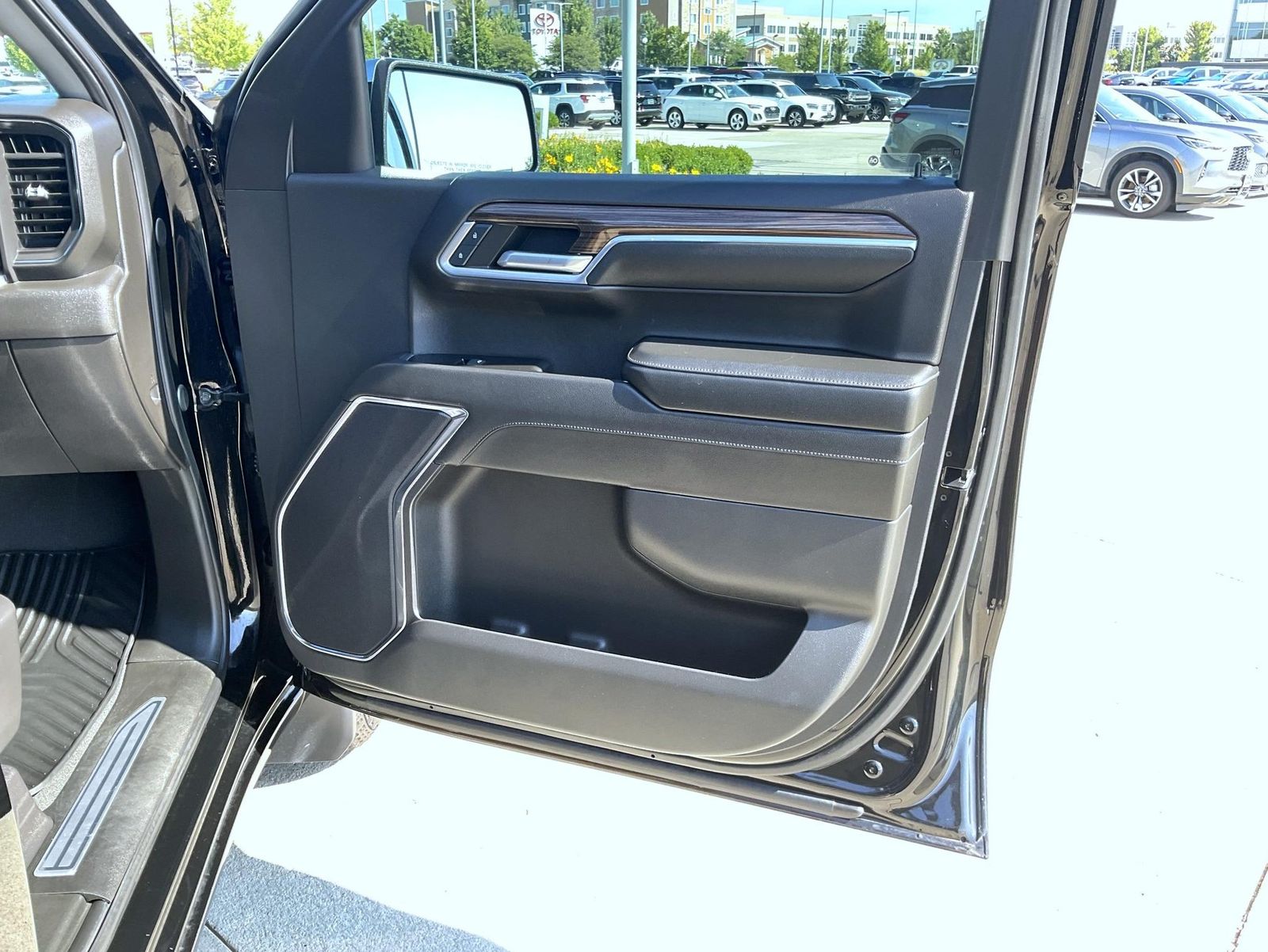 2024 Chevrolet Silverado 1500 LT photo 15