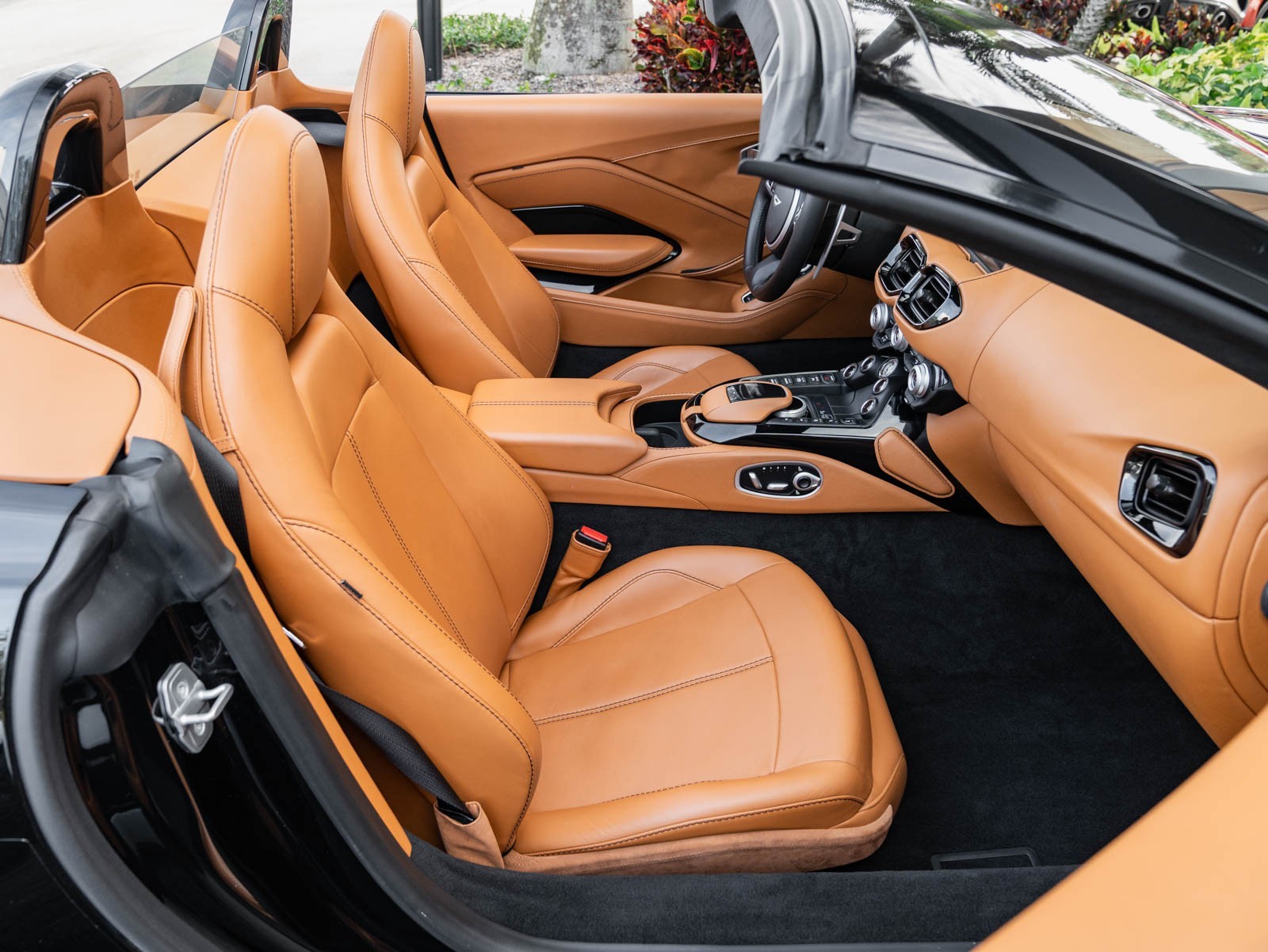 2021 Aston Martin Vantage photo 21