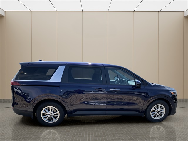 2024 Kia Carnival LX photo 5