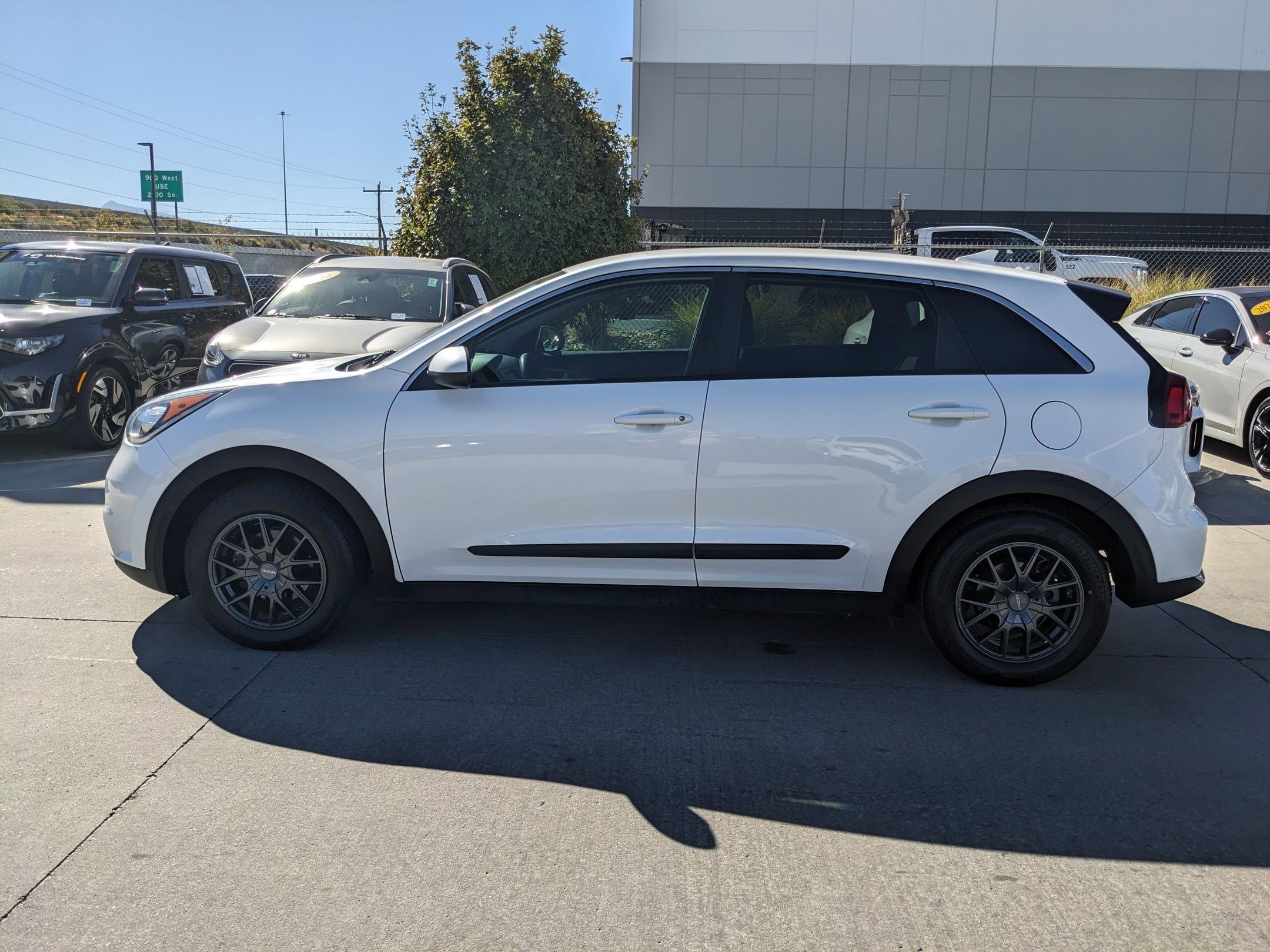 2019 Kia Niro FE photo 2