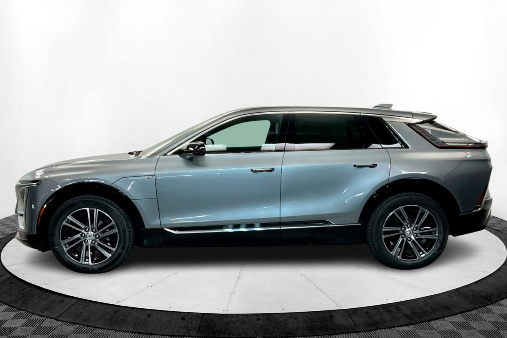 2025 Cadillac Lyriq Luxury photo 2