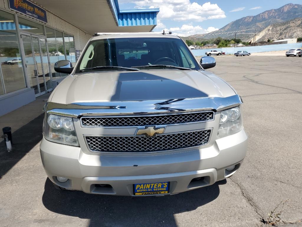 2007 Chevrolet Suburban LTZ photo 2