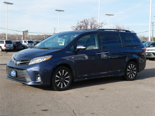 2019 Toyota Sienna Limited XLE Premium photo 3