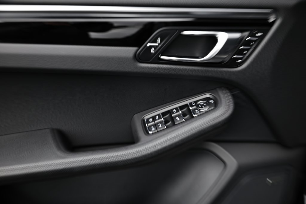 2024 Porsche Macan S photo 18