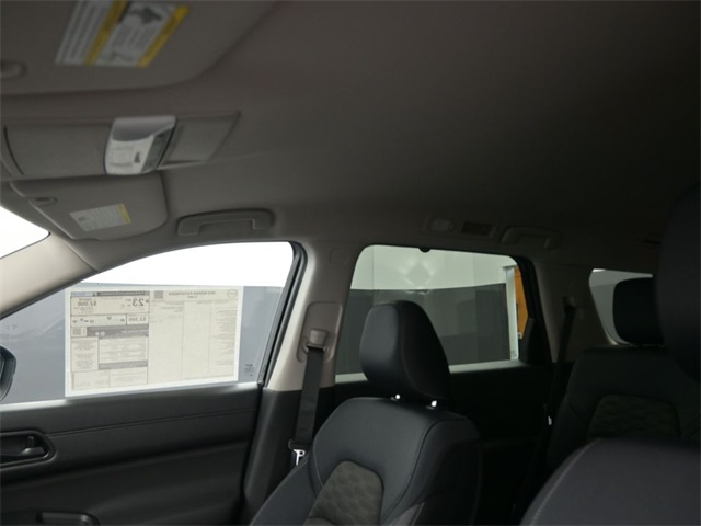 2025 Nissan Pathfinder S photo 20