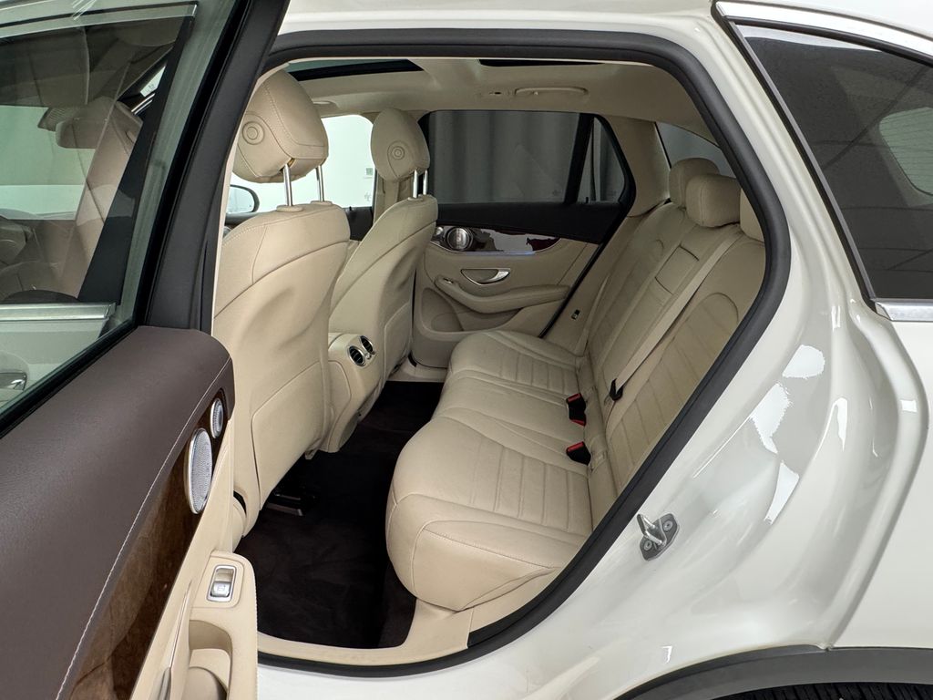 2017 Mercedes Benz GLC 300 4MATIC photo 13