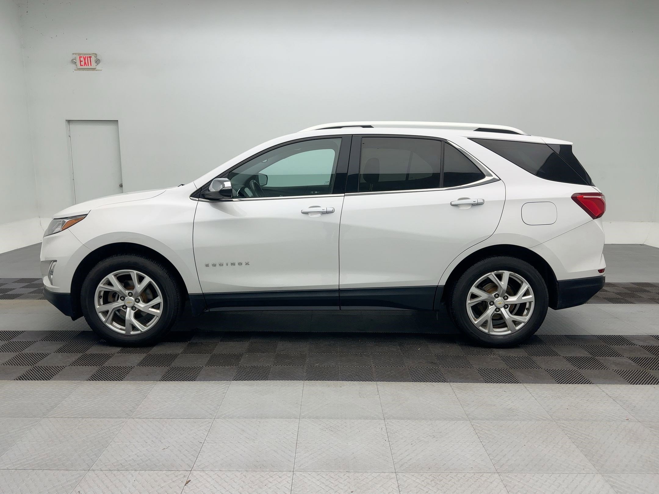 Used 2018 Chevrolet Equinox Premier with VIN 2GNAXVEV2J6205546 for sale in Chittenango, NY