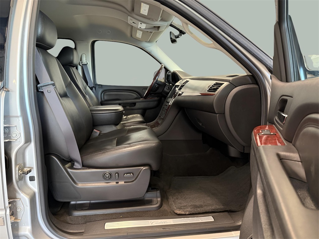 2011 Cadillac Escalade Base photo 23