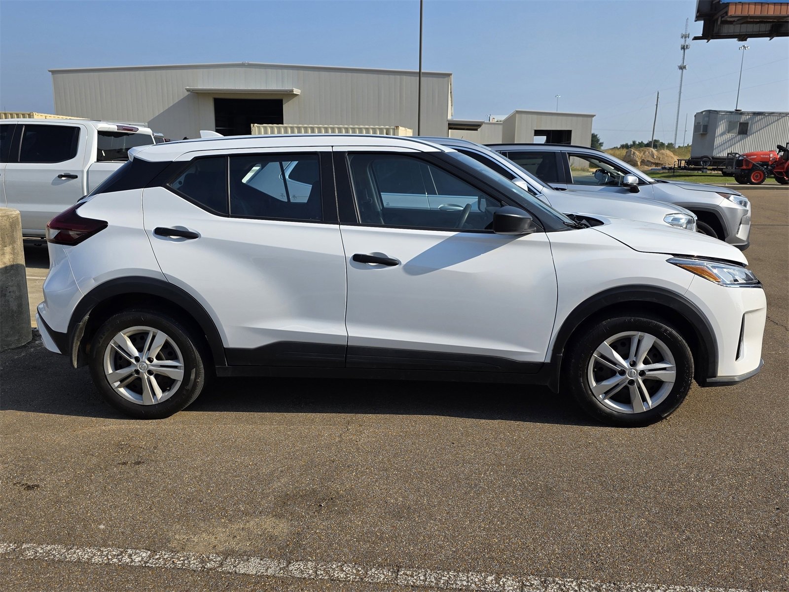 2023 Nissan Kicks S photo 4