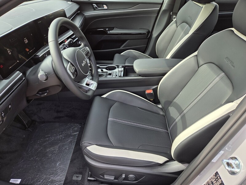 2026 Kia K5 GT-Line photo 6