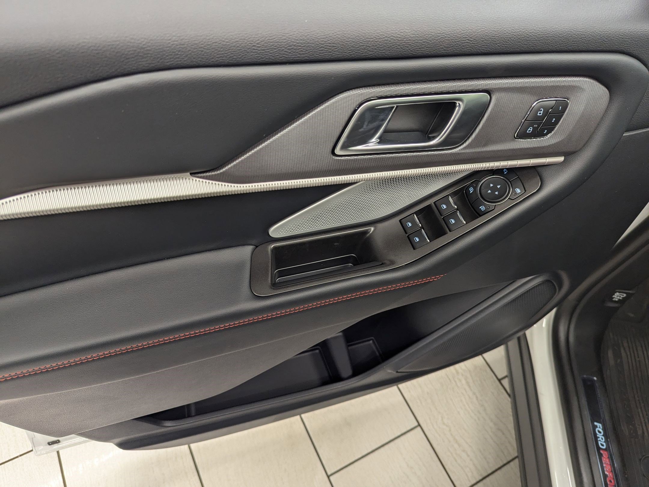 2025 Ford Explorer ST photo 10