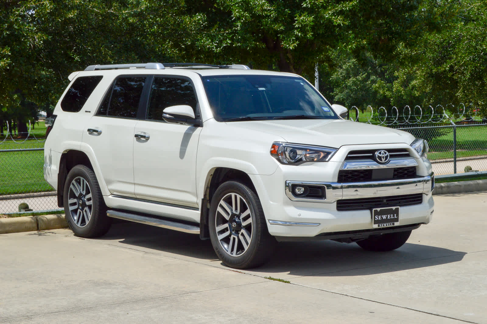 2022 Toyota 4Runner Limited photo 3