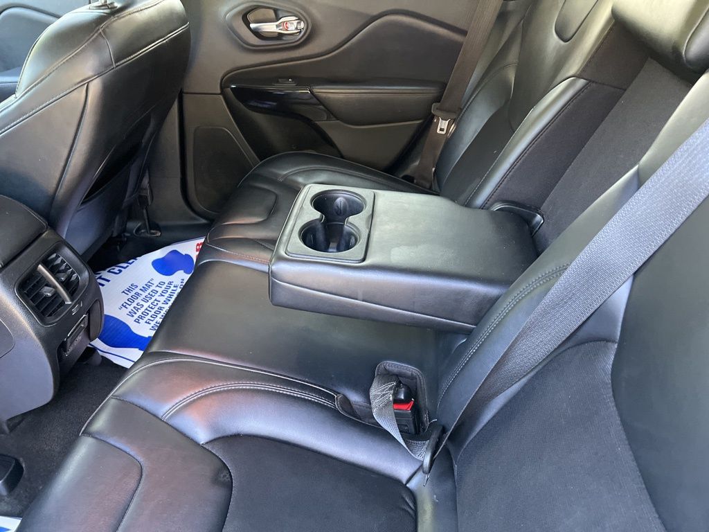2020 Jeep Cherokee Altitude photo 28