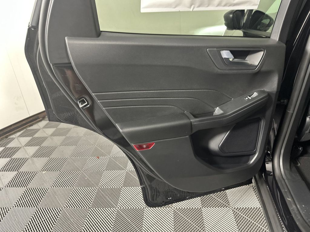 2025 Ford Escape ST-Line photo 16