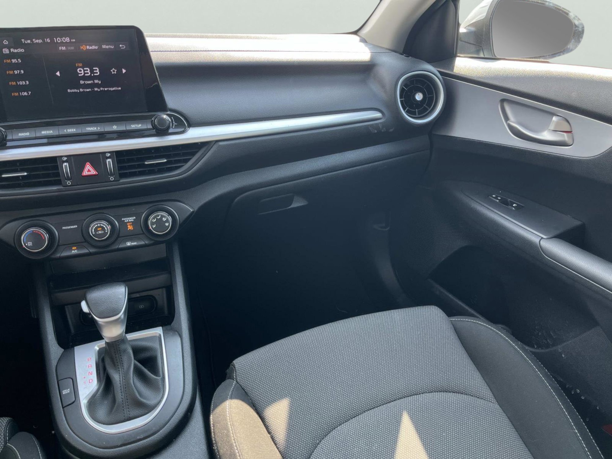 2024 Kia Forte LXS photo 12