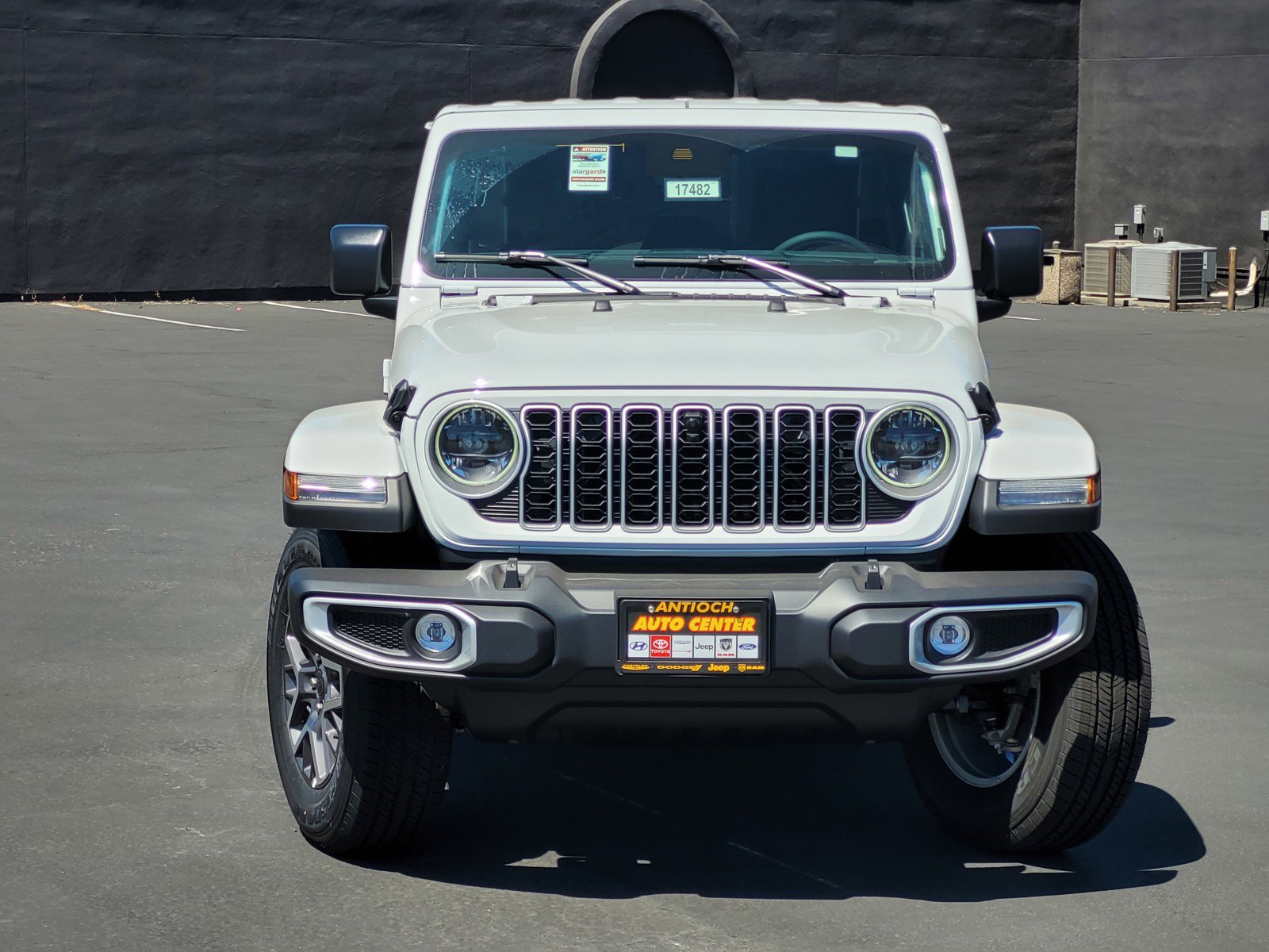 2025 Jeep Wrangler Sahara photo 2