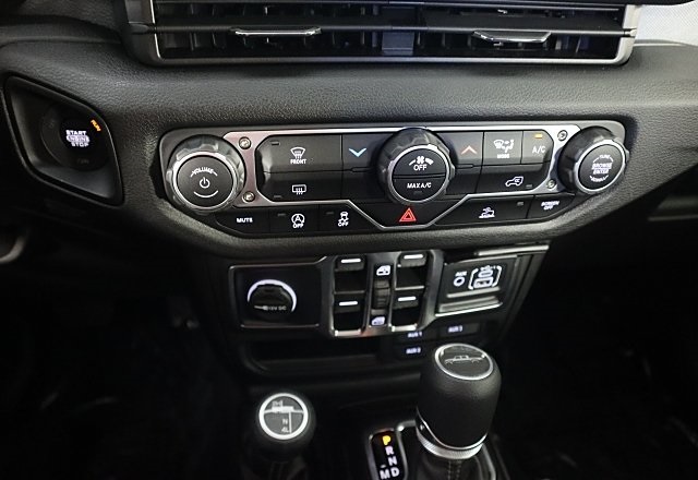 2025 Jeep Gladiator photo 14