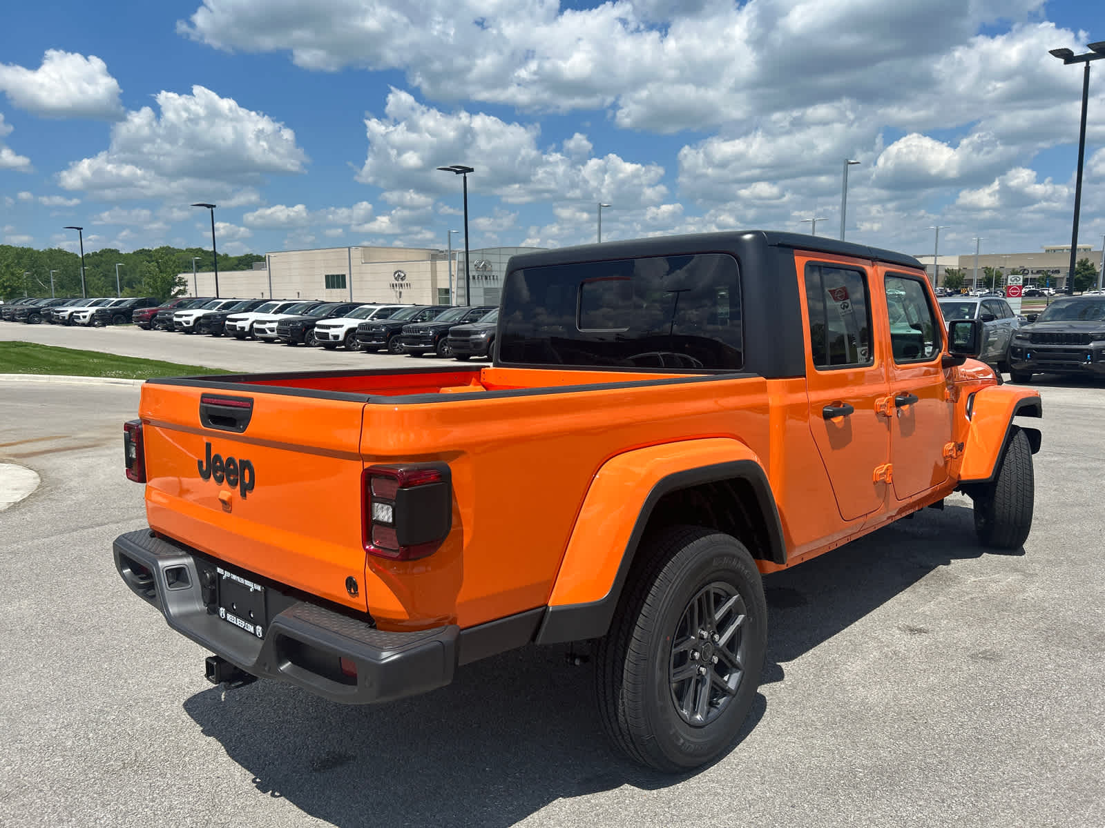 2025 Jeep Gladiator Willys Sport S photo 8