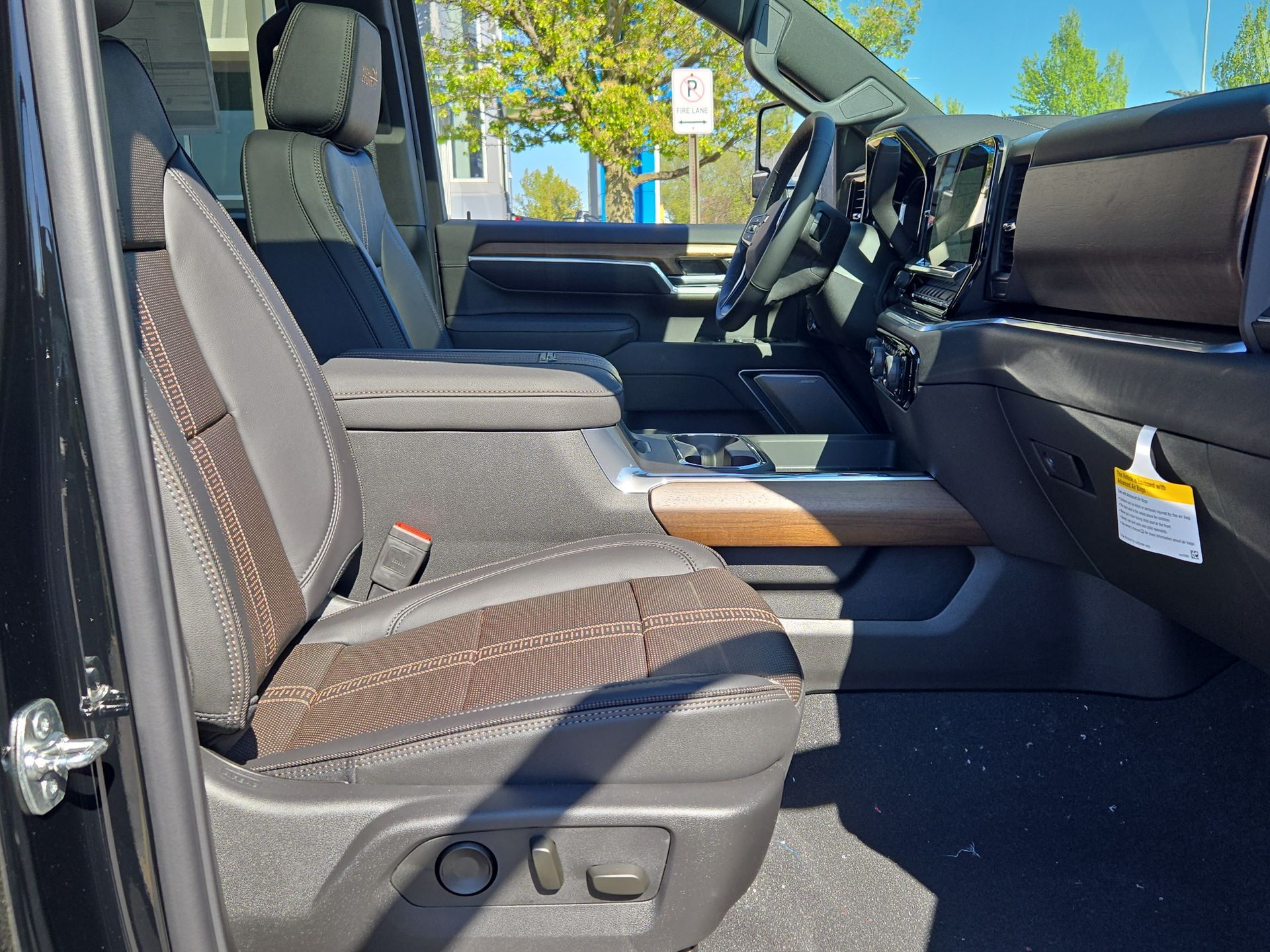 2025 Chevrolet Silverado 2500HD High Country photo 27
