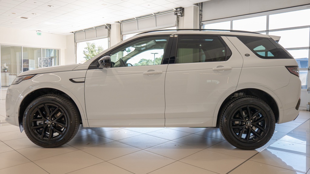2025 Land Rover Discovery Sport S photo 2